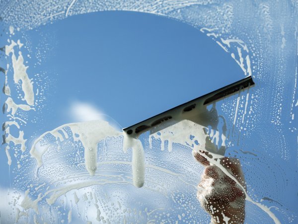 Laver ses vitres sans traces et de façon écoresponsable